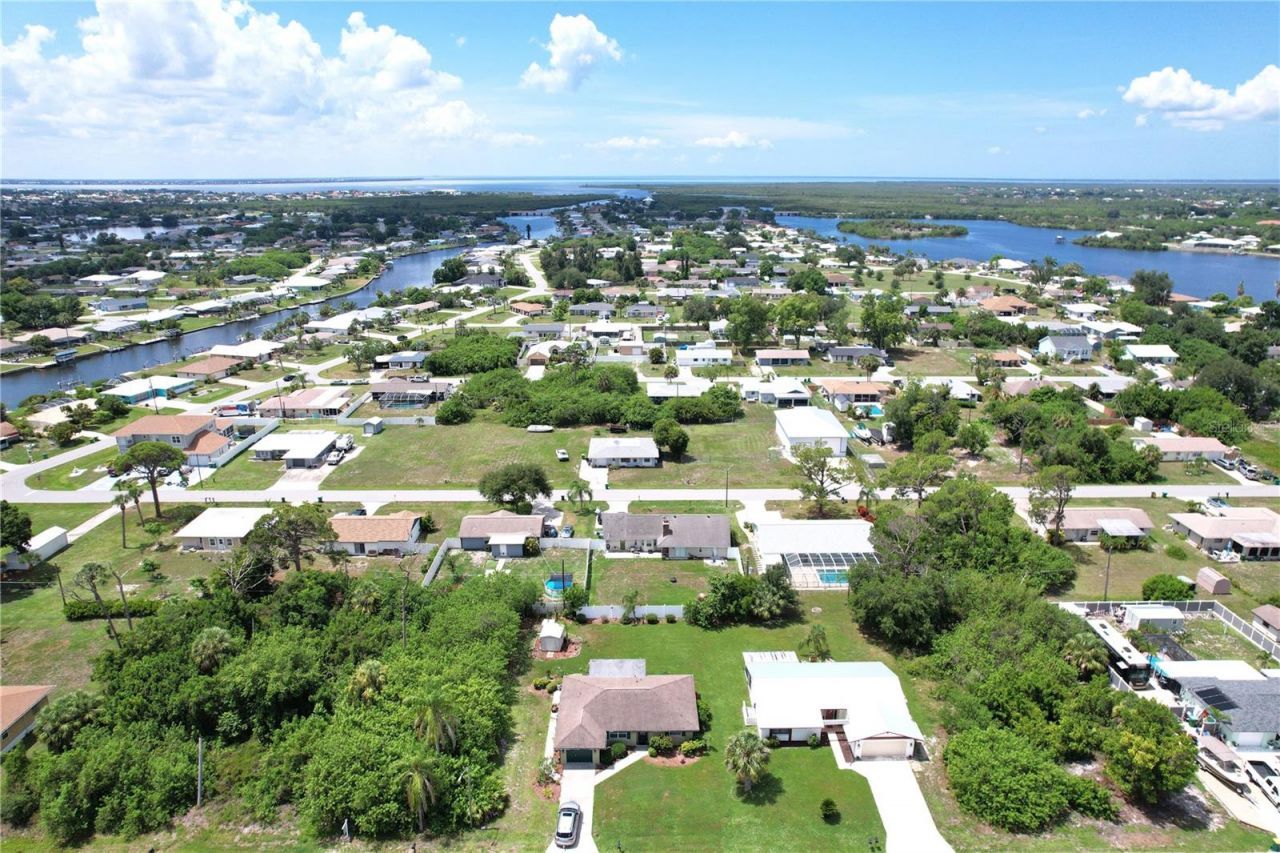 515 Meridan Avenue Nw, Port Charlotte, FL 33952 Photo