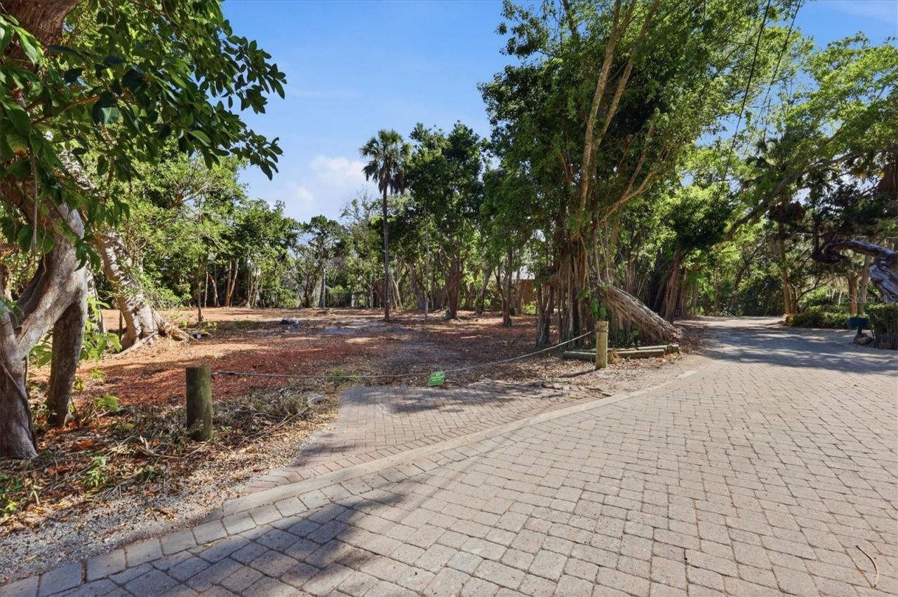 1325 Hidden Harbor Way, Sarasota, FL 34242 Photo