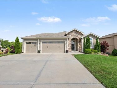 5724 N Kirkwood Avenue, Kansas City, MO 64151
