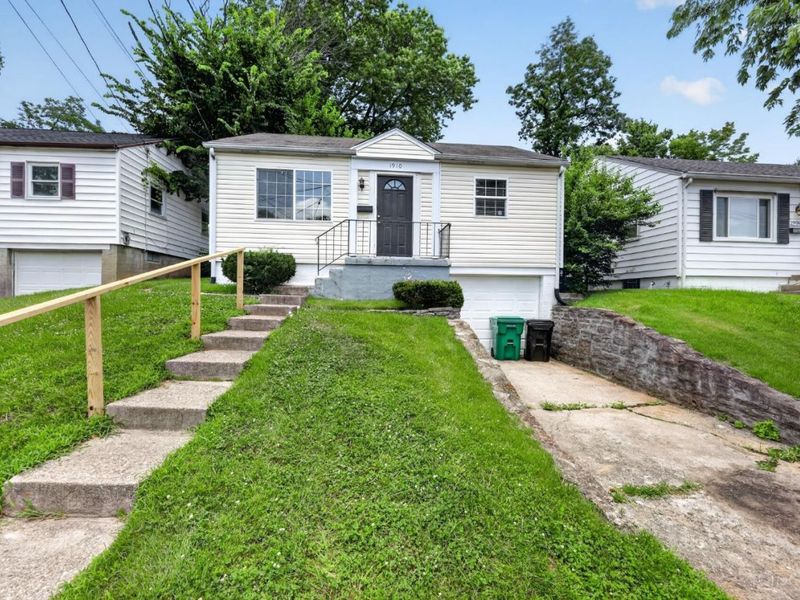 1910 Ashbrook Drive, Cincinnati, OH 45238 Photo 1