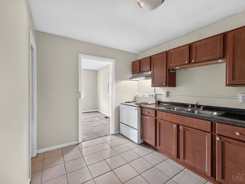 1910 Ashbrook Drive, Cincinnati, OH 45238 Photo 10