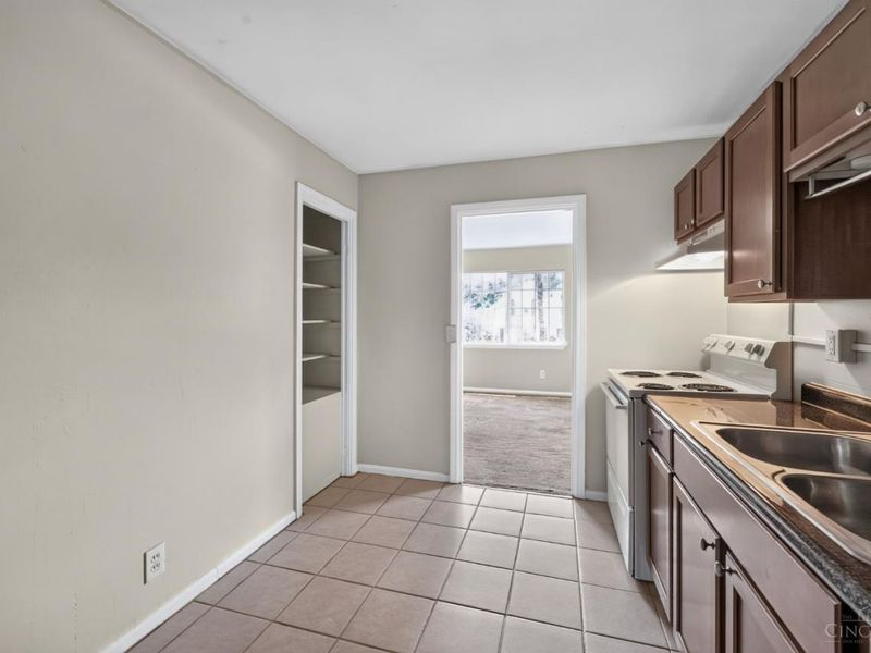 1910 Ashbrook Drive, Cincinnati, OH 45238 Photo 8