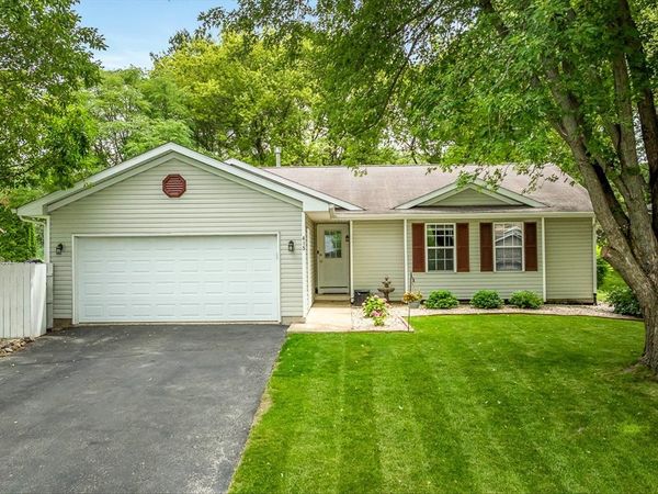 415 Staffordshire Drive, POPLAR GROVE, IL 61065