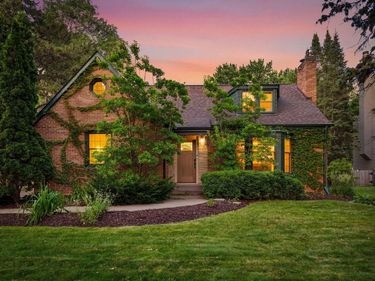 115 Blake Road S, Hopkins, MN 55343