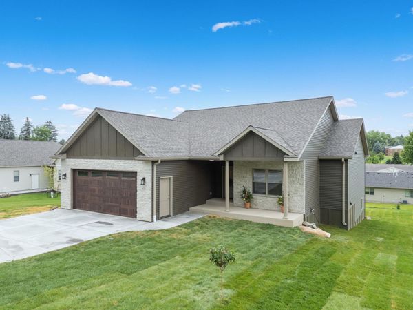 426 8th Street SW, Pine Island, MN 55963