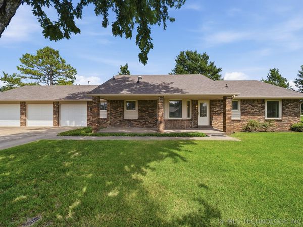 8261 N 162nd East Avenue , Owasso, OK 74055