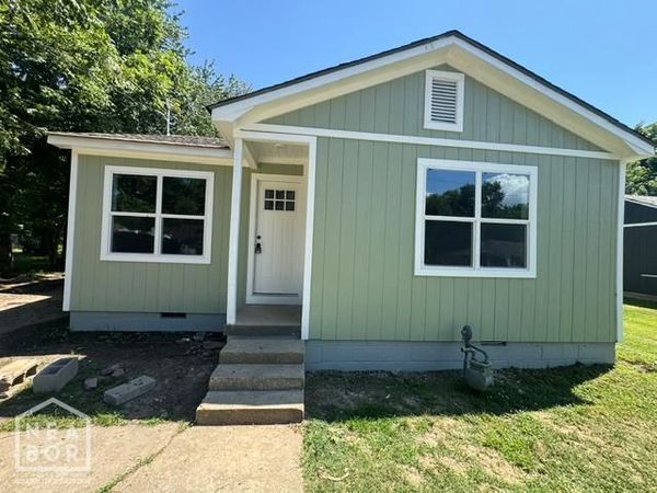 704 W Davis, Piggott, AR 72454