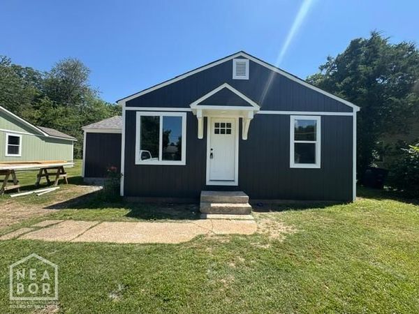 726 W Davis, Piggott, AR 72454