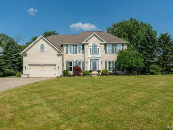 6225 Country Walk Court , Clarence, NY 14032