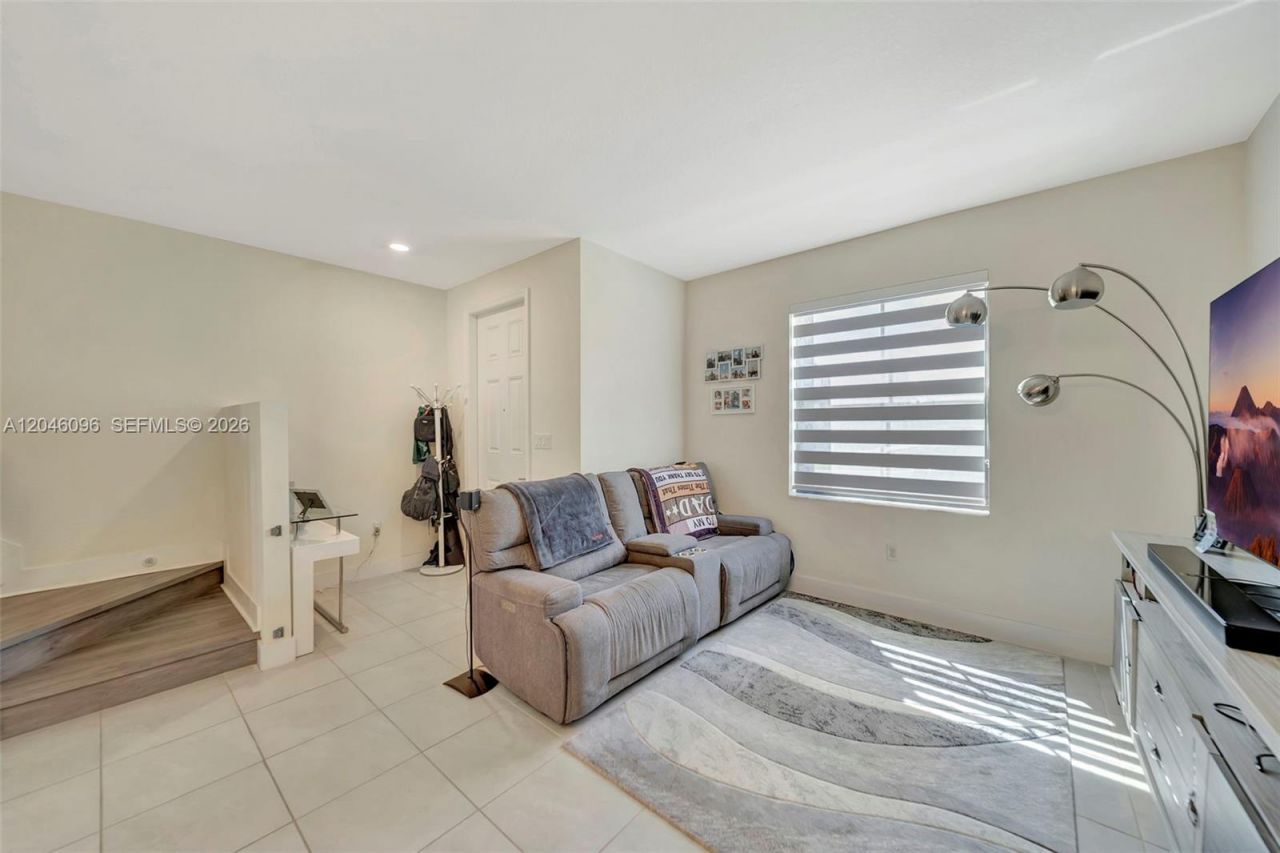 11295 W 34th Way , Hialeah, FL 33018 Photo