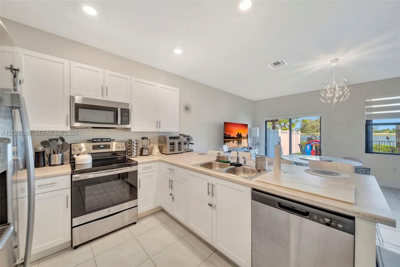 11295 W 34th Way , Hialeah, FL 33018 Photo