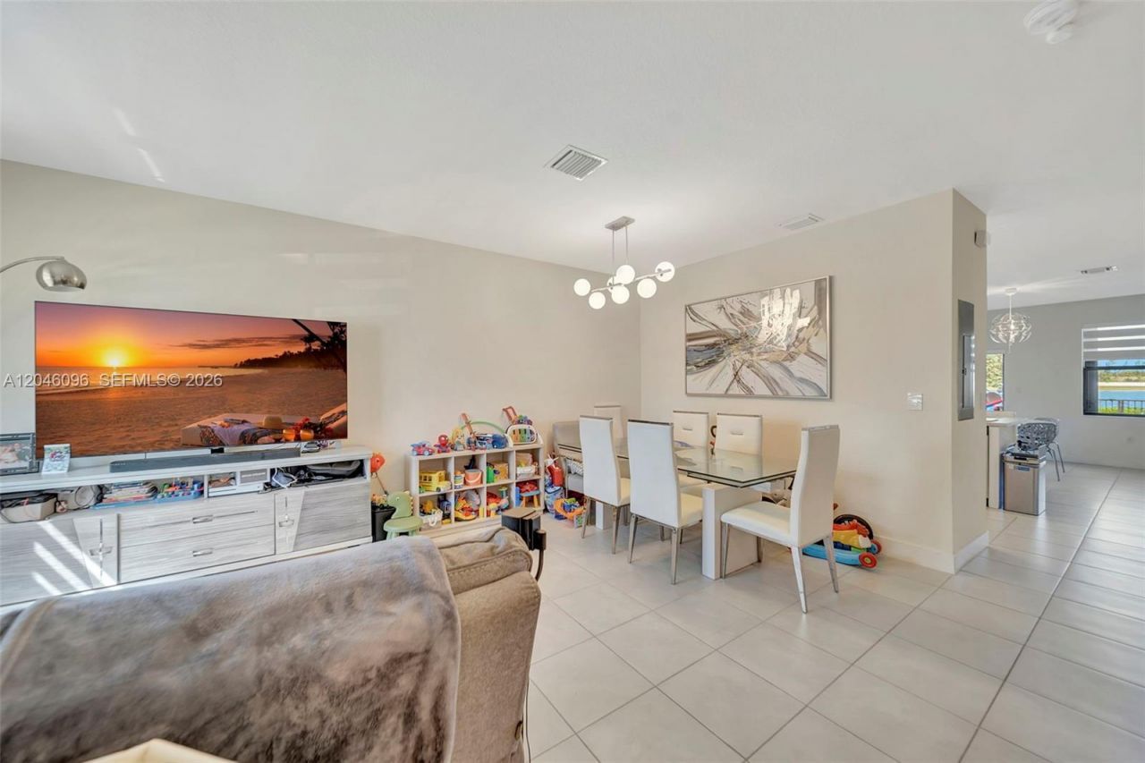 11295 W 34th Way , Hialeah, FL 33018 Photo