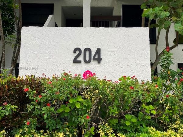 204 Lake Pointe Dr , Unit 208, Oakland Park, FL 33309