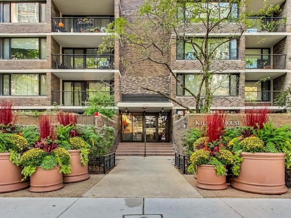 1555 N Sandburg Terrace , Unit 206K, Chicago, IL 60610