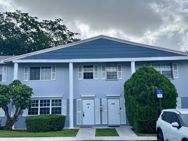 8028 SW 17th Place, Davie, FL 33324