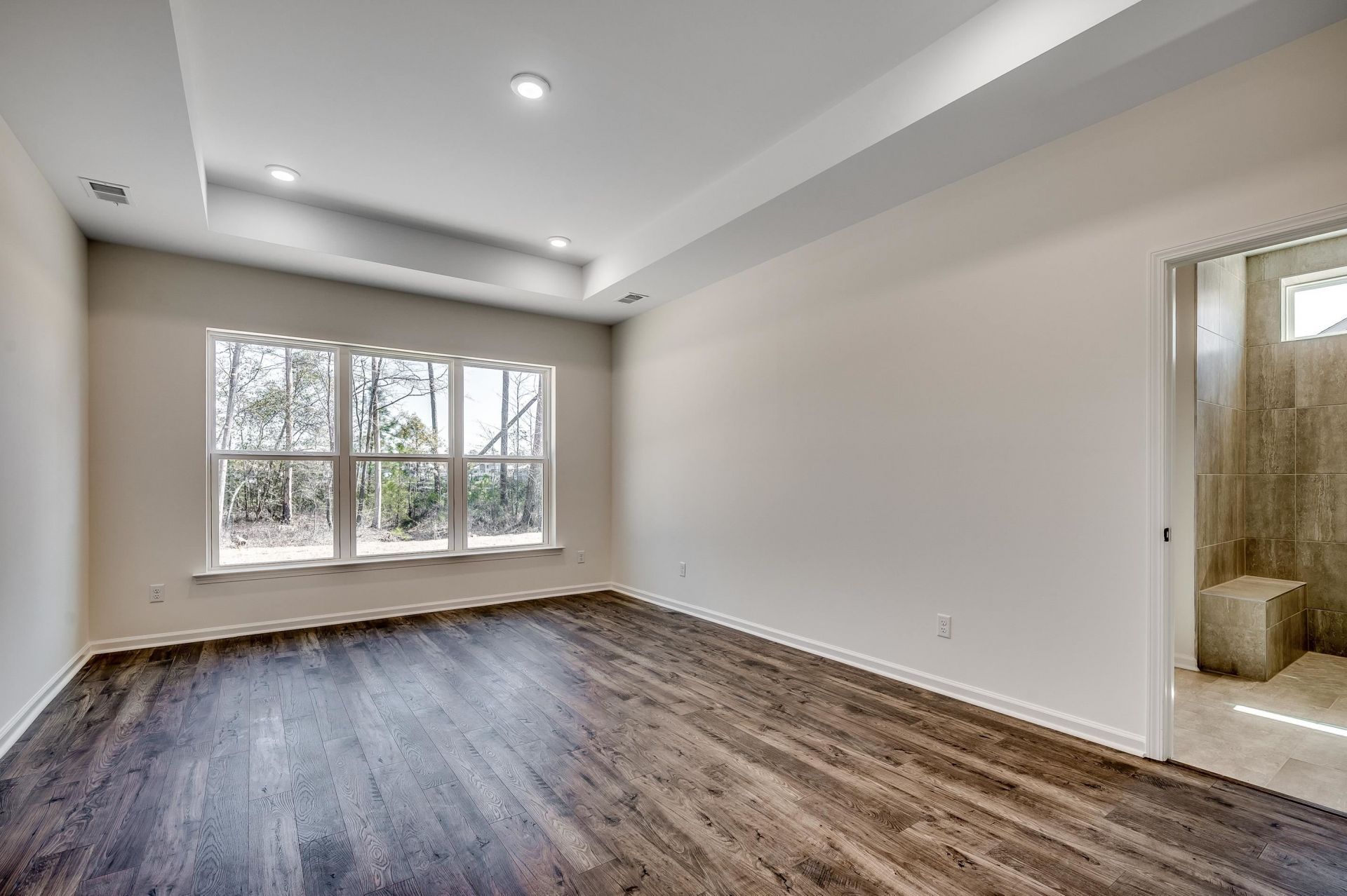 3073 Claredon St Photo 17