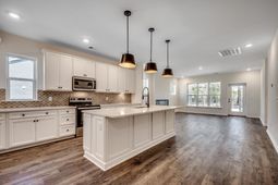 3073 Claredon St photo 4