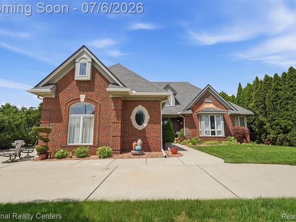 20175 Gill Road, Livonia, MI 48152