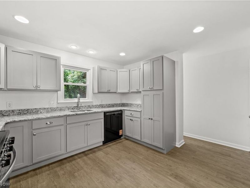 6444 Wilson Mills Road, Mayfield Village, OH 44143 Photo 2