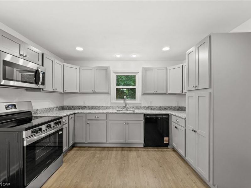6444 Wilson Mills Road, Mayfield Village, OH 44143 Photo 4