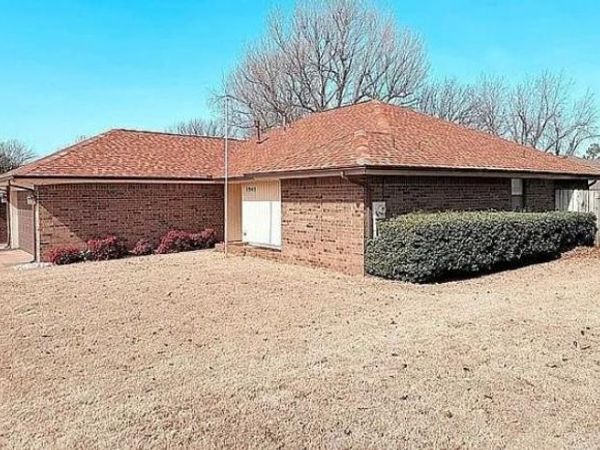 1909 Fountain View, Edmond, OK 73013