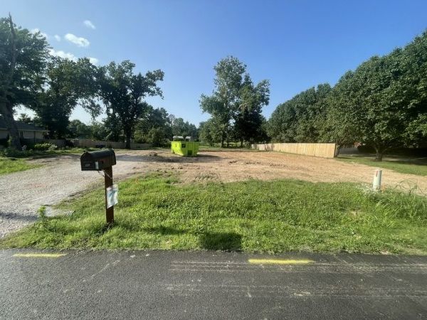 1110 NW 7th Street , Bentonville, AR 72712