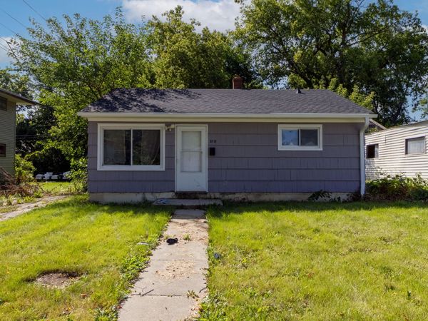 5713 N 61st St, Milwaukee, WI 53218
