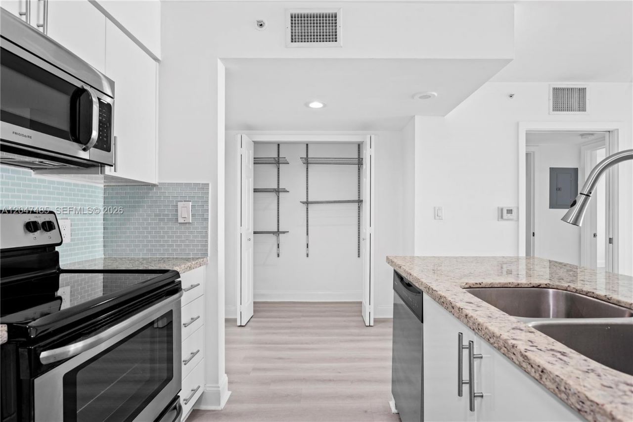 1155 Brickell Bay Dr, Unit 2206, Miami, FL 33131 Photo