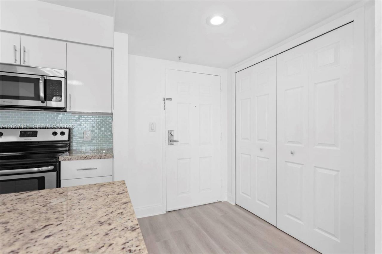 1155 Brickell Bay Dr, Unit 2206, Miami, FL 33131 Photo