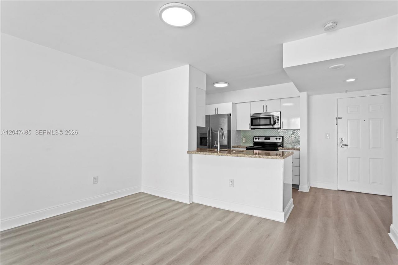1155 Brickell Bay Dr, Unit 2206, Miami, FL 33131 Photo