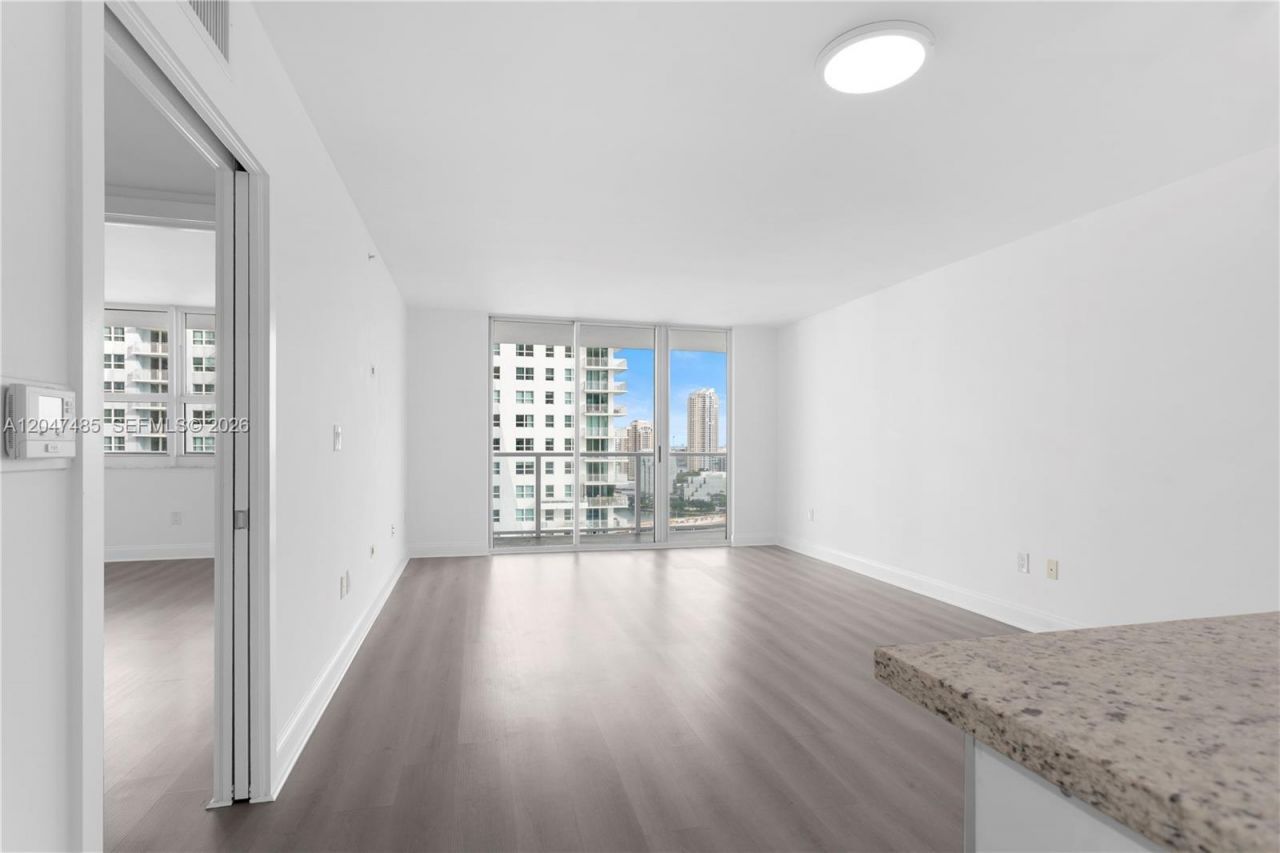 1155 Brickell Bay Dr, Unit 2206, Miami, FL 33131 Photo