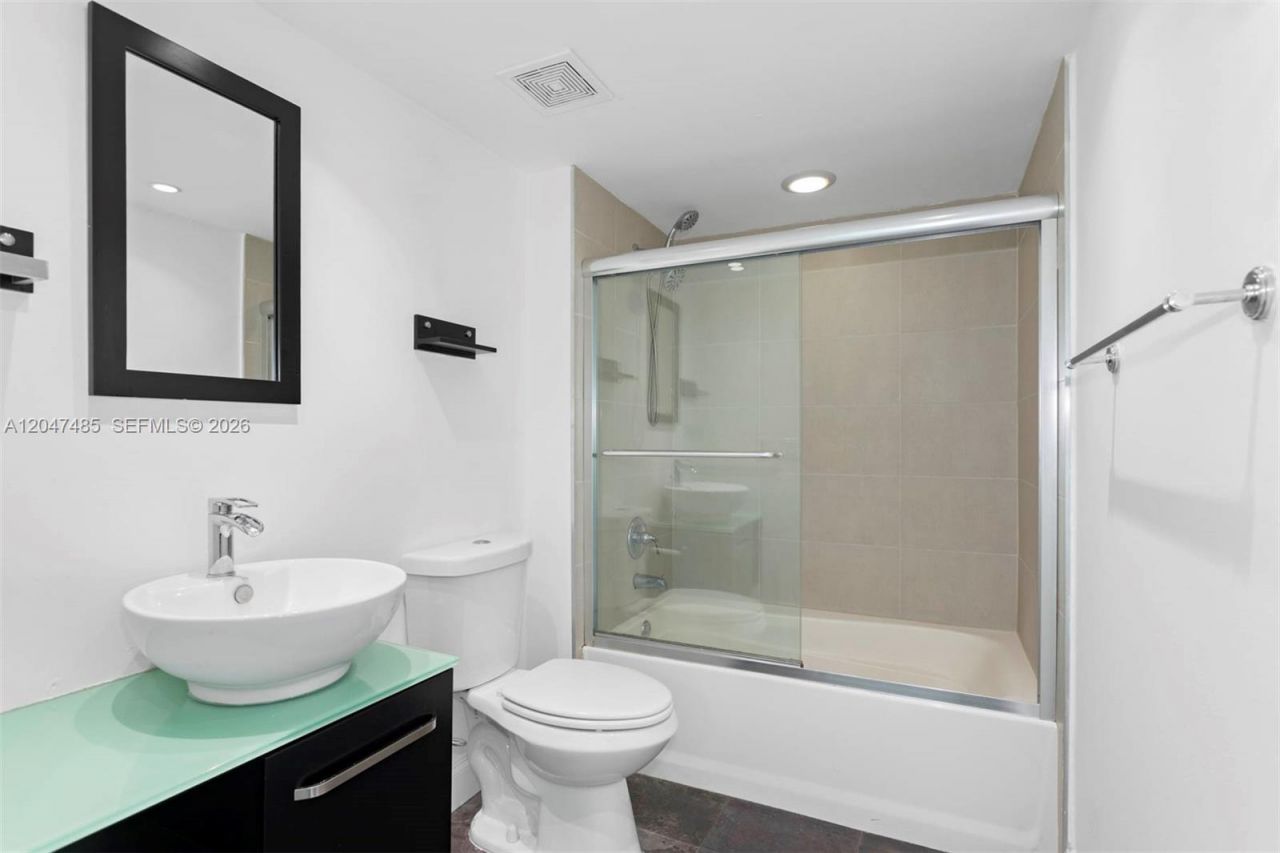 1155 Brickell Bay Dr, Unit 2206, Miami, FL 33131 Photo