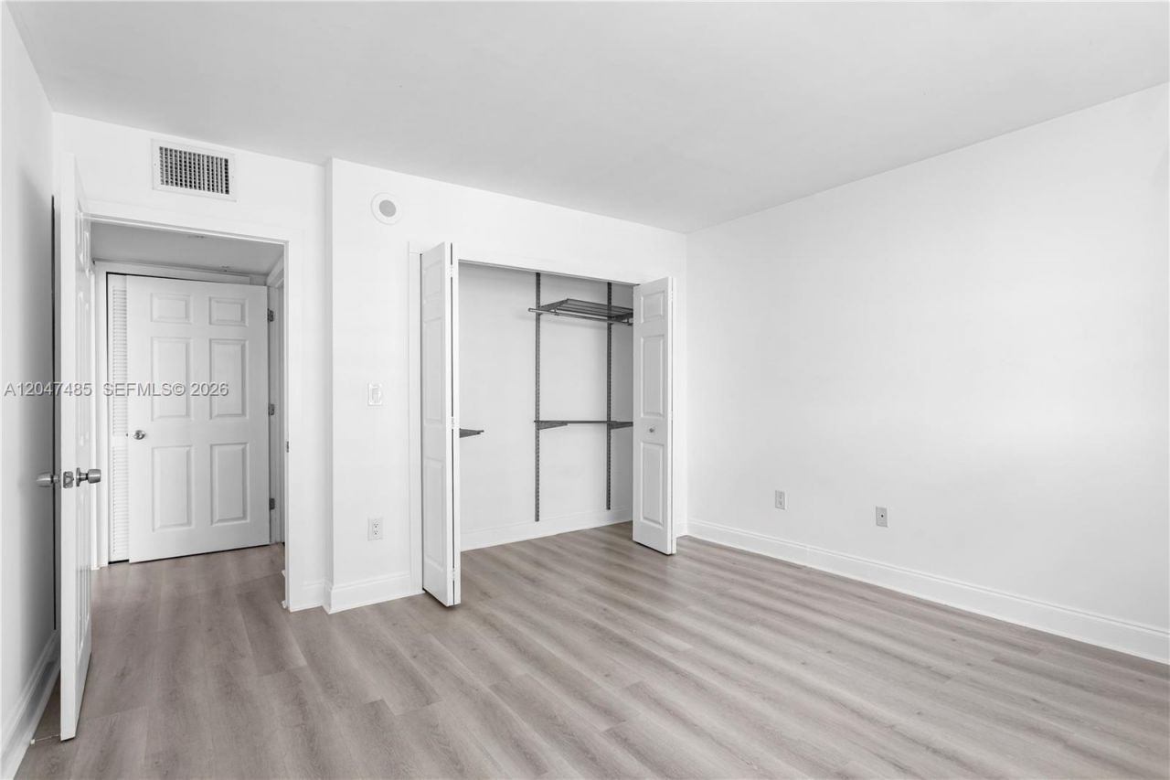 1155 Brickell Bay Dr, Unit 2206, Miami, FL 33131 Photo