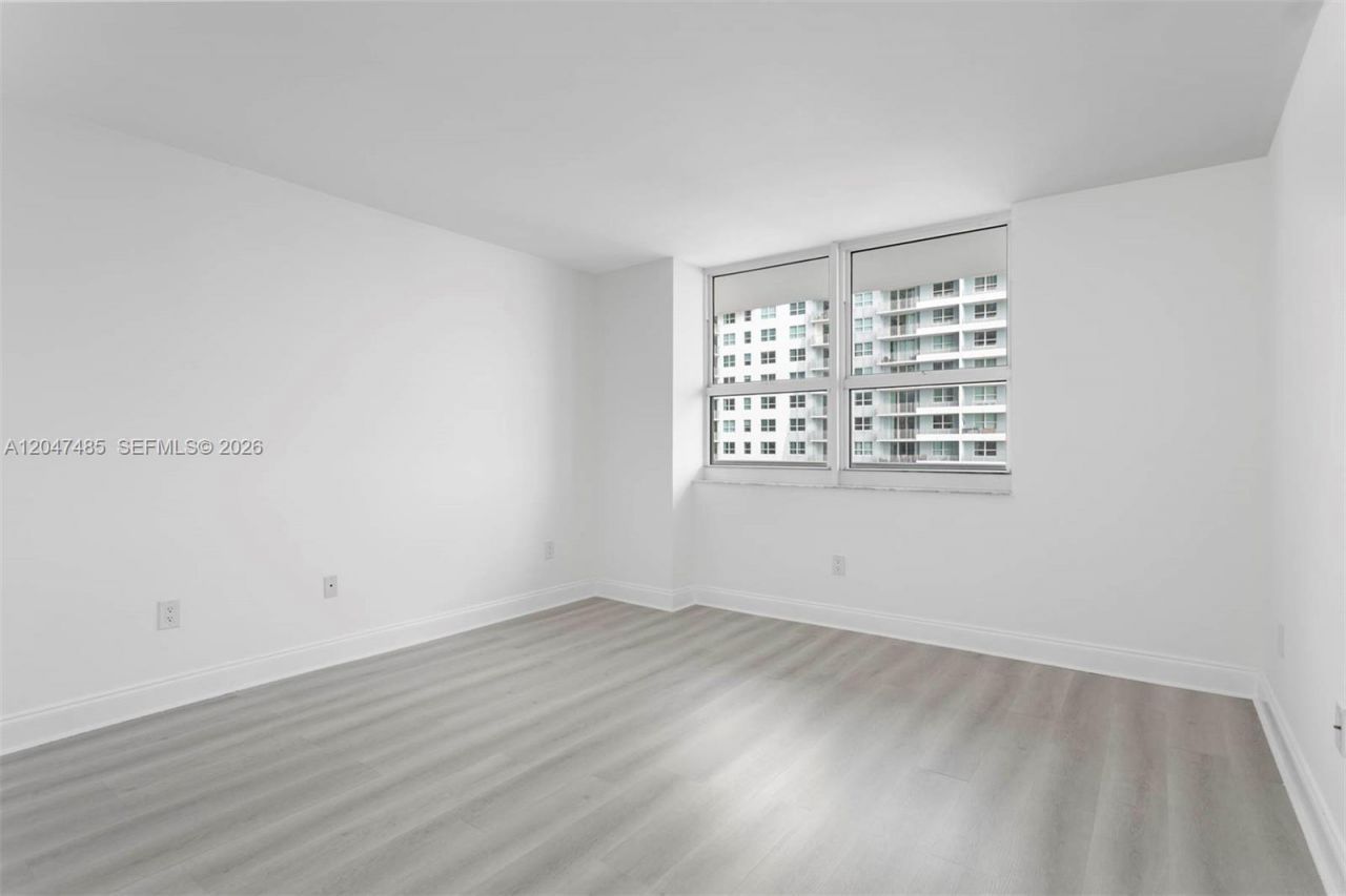 1155 Brickell Bay Dr, Unit 2206, Miami, FL 33131 Photo