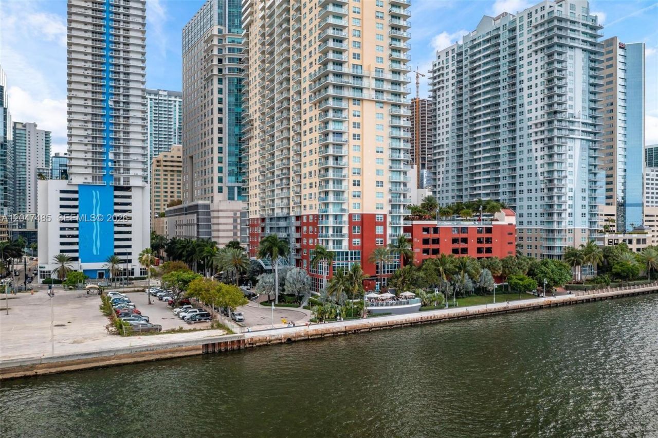 1155 Brickell Bay Dr, Unit 2206, Miami, FL 33131 Photo