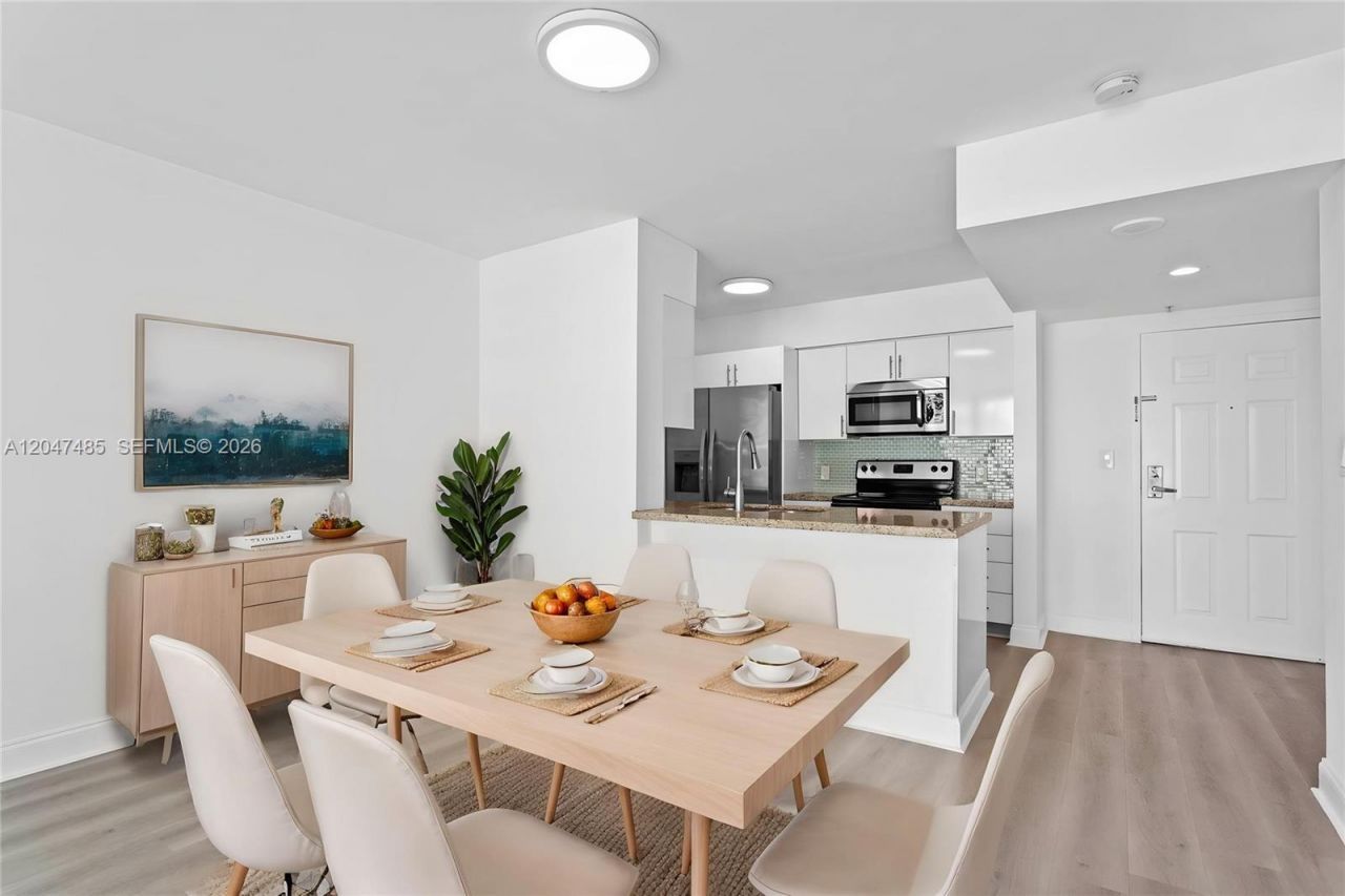 1155 Brickell Bay Dr, Unit 2206, Miami, FL 33131 Photo