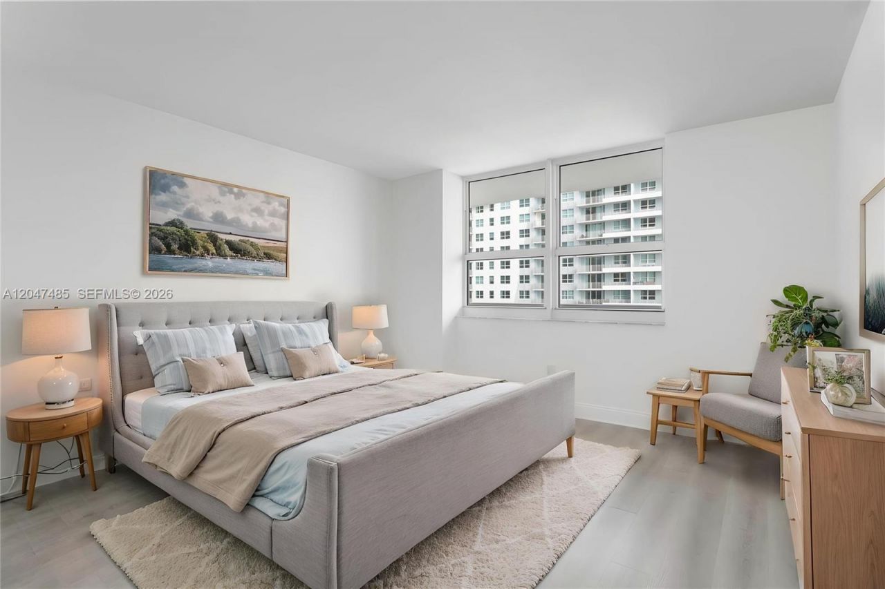 1155 Brickell Bay Dr, Unit 2206, Miami, FL 33131 Photo