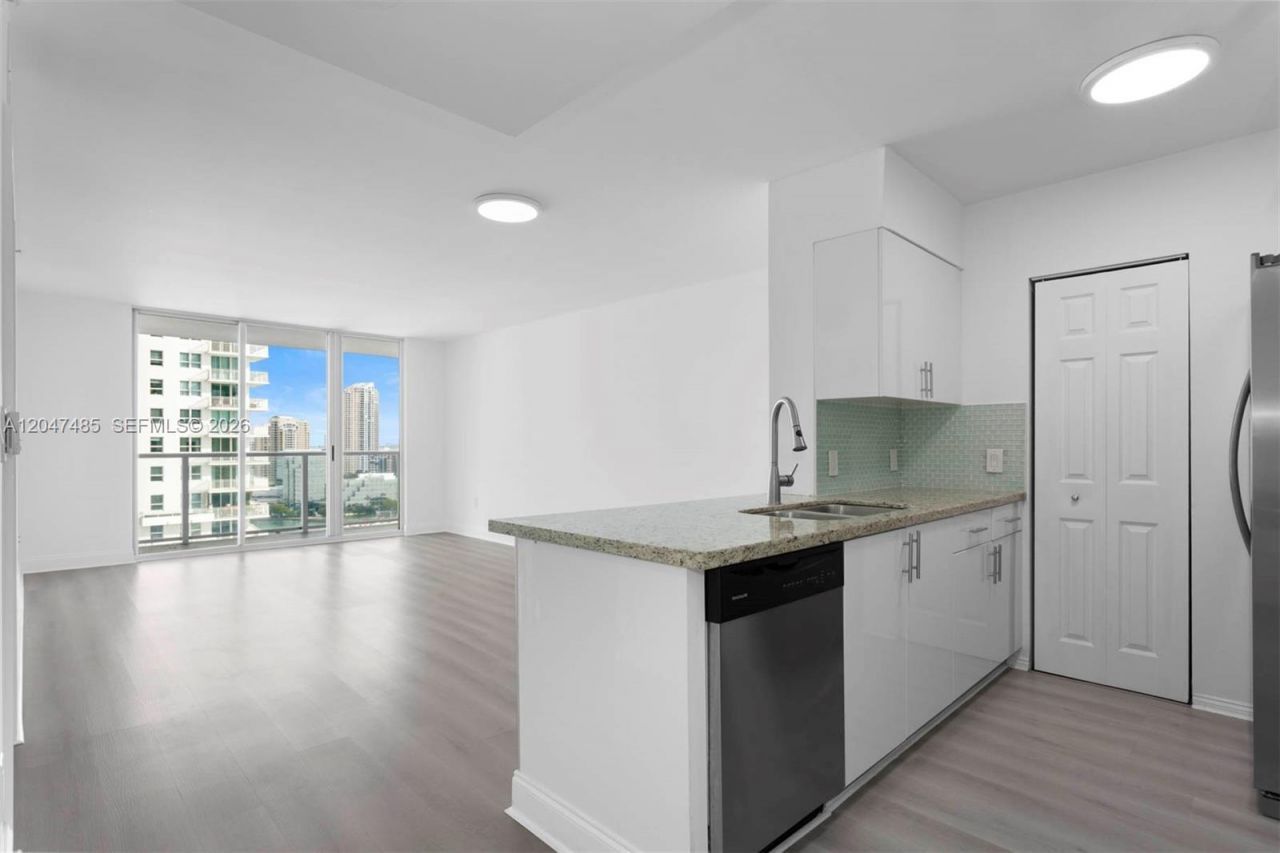 1155 Brickell Bay Dr, Unit 2206, Miami, FL 33131 Photo