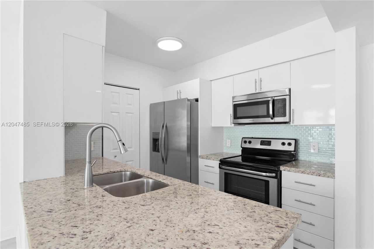 1155 Brickell Bay Dr, Unit 2206, Miami, FL 33131 Photo