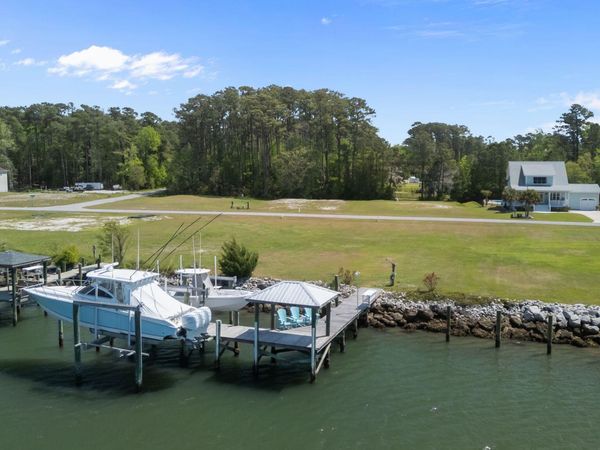 110 Waterway Drive , Beaufort, NC 28516