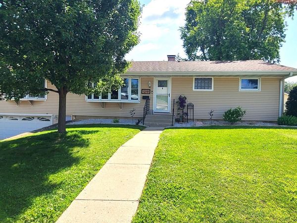 1218 Elm Place , Dixon, IL 61021