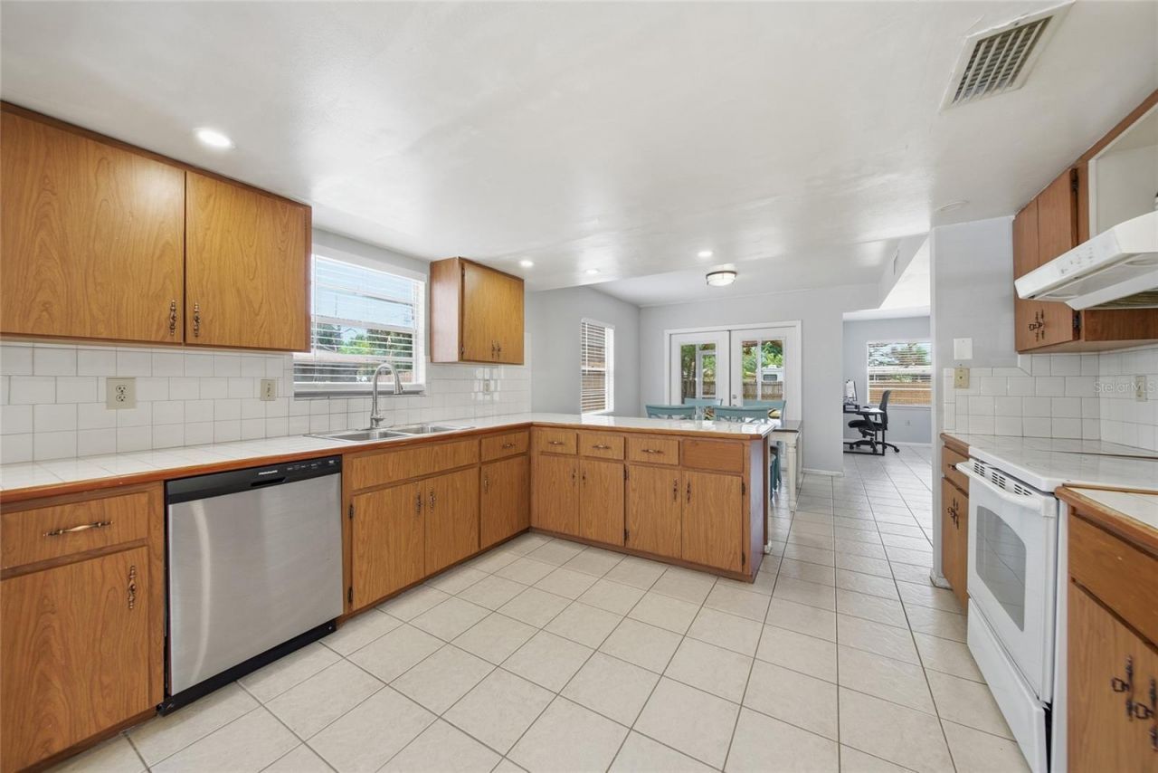 5315 9th Avenue Drive W, Bradenton, FL 34209 Photo
