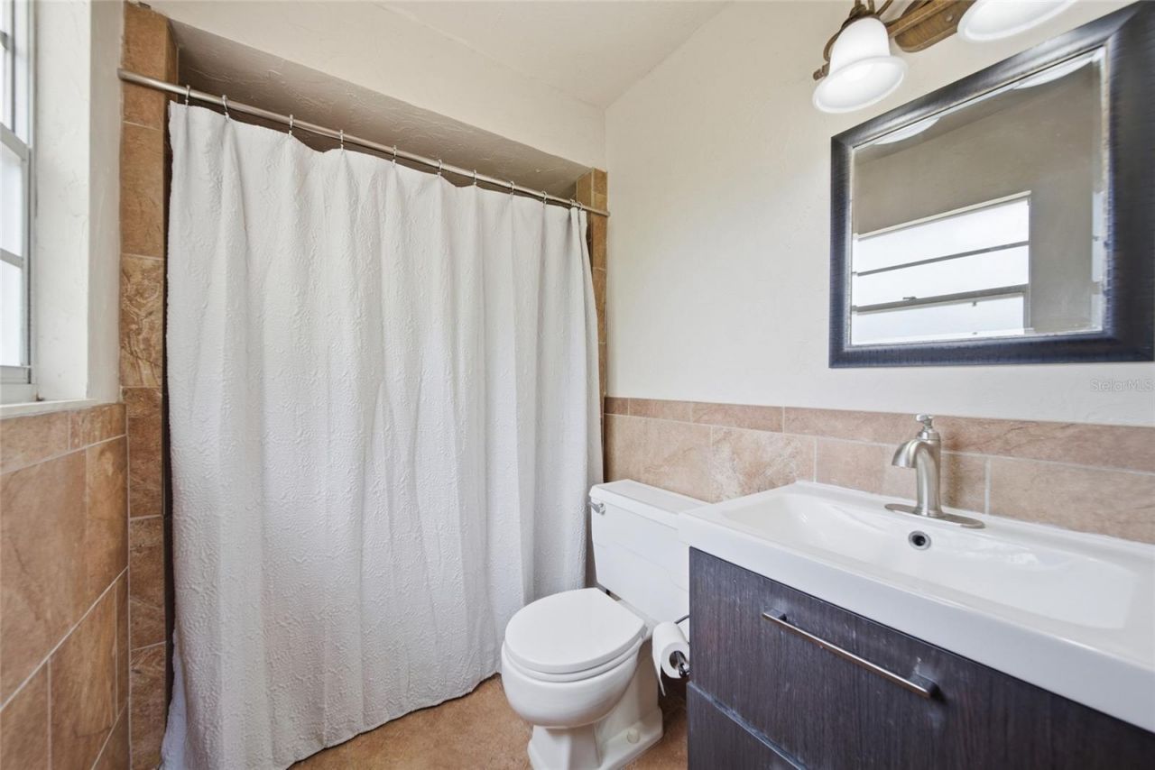 5315 9th Avenue Drive W, Bradenton, FL 34209 Photo