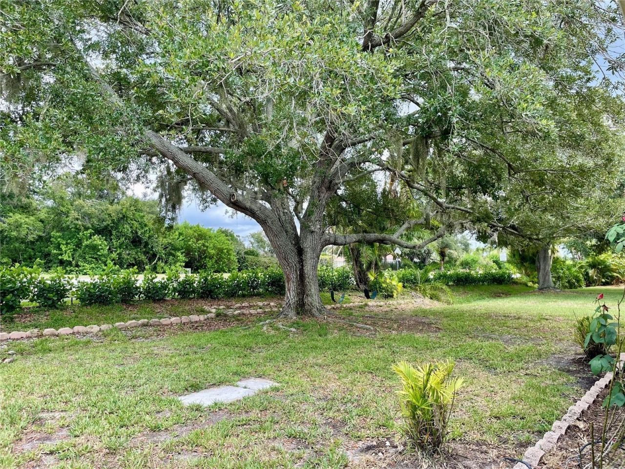 6813 Winslow Street , Sarasota, FL 34243 Photo