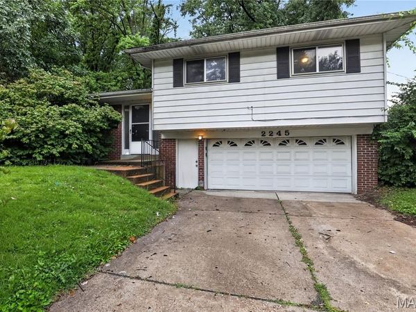 2245 N Elizabeth Avenue , Florissant, MO 63031