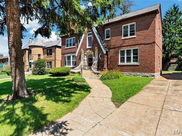 8015 Davis Drive, Clayton, MO 63105