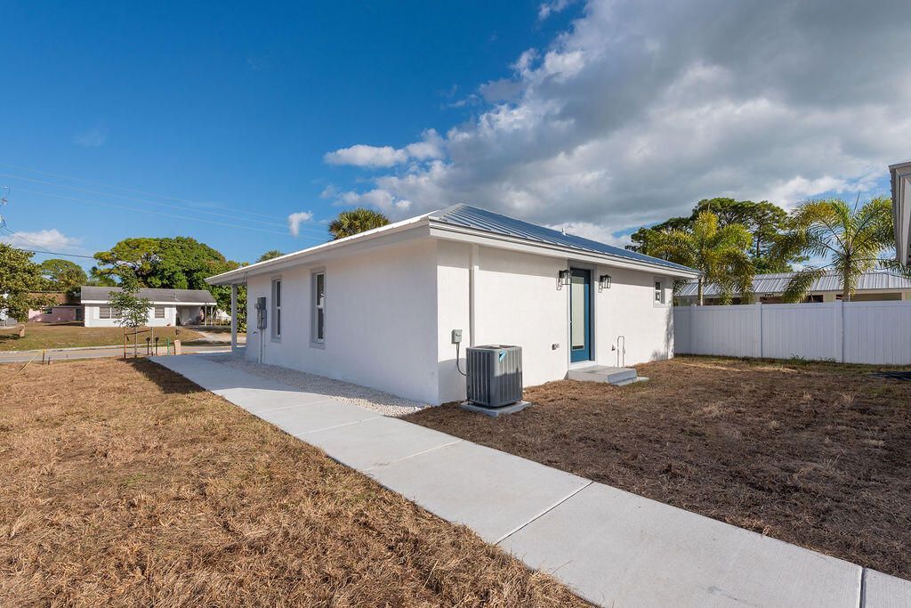 3018 SE Iris Street, Stuart, FL 34997 Photo
