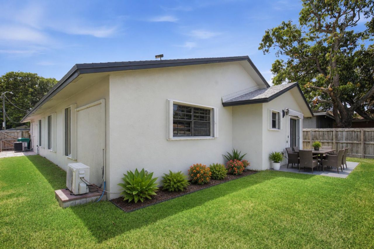 110 NW 6th Avenue, Dania Beach, FL 33004 Photo