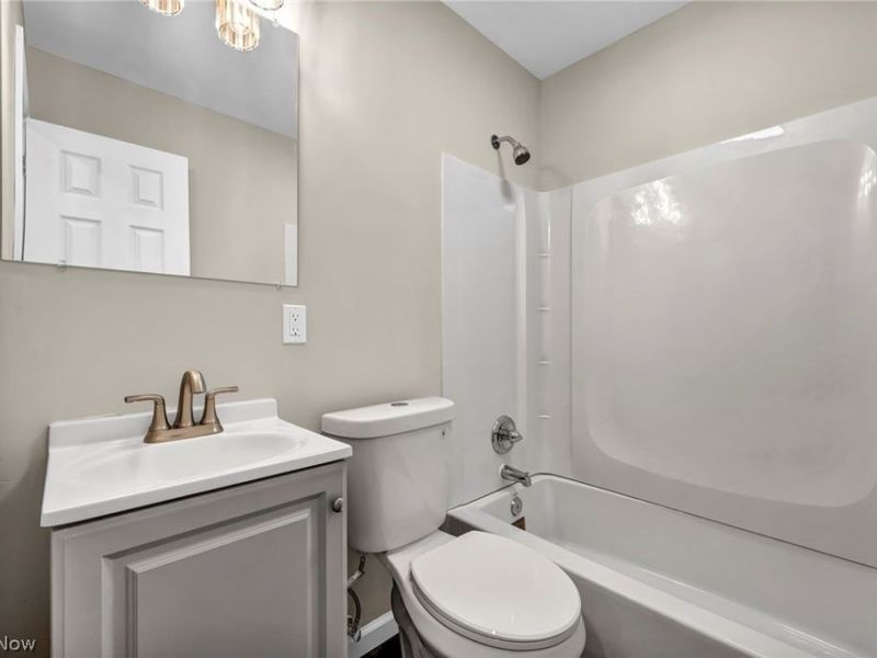 12215 National Drive, Grafton, OH 44044 Photo 10