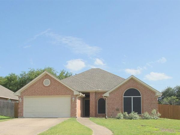 1804 Sand Stone Drive, Sanger, TX 76266